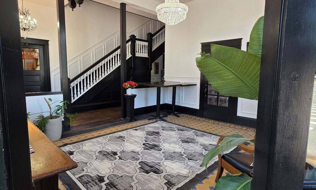 Clinton House | The Clinton Inn
