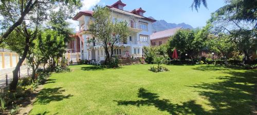 Nishat-Shalimar House | The CLOVER INN