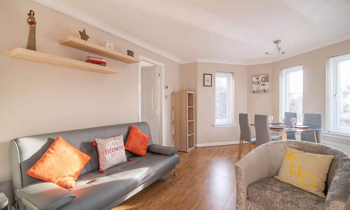 North West Apartment | The Cluthar: Ground Floor West End/City Centre/Rockvilla Flat & Parking