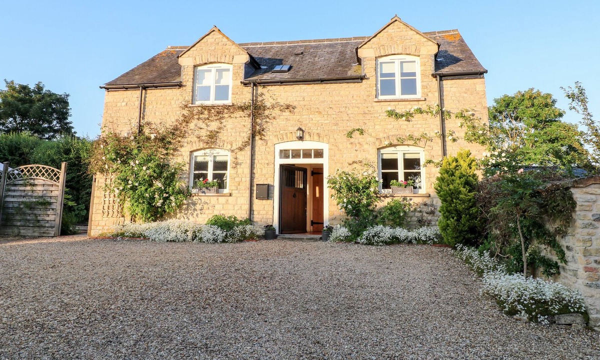 Barrowden Cottage | THE COACH HOUSE, family friendly, with a garden in Barrowden