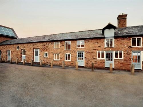 Wem Hotel | THE COACHING BARNS