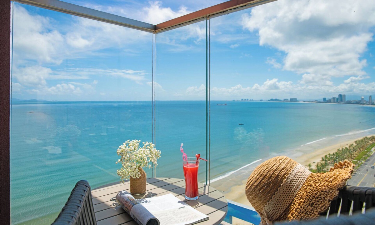 Tho Quang Beach Hotel | The Code Hotel & Spa