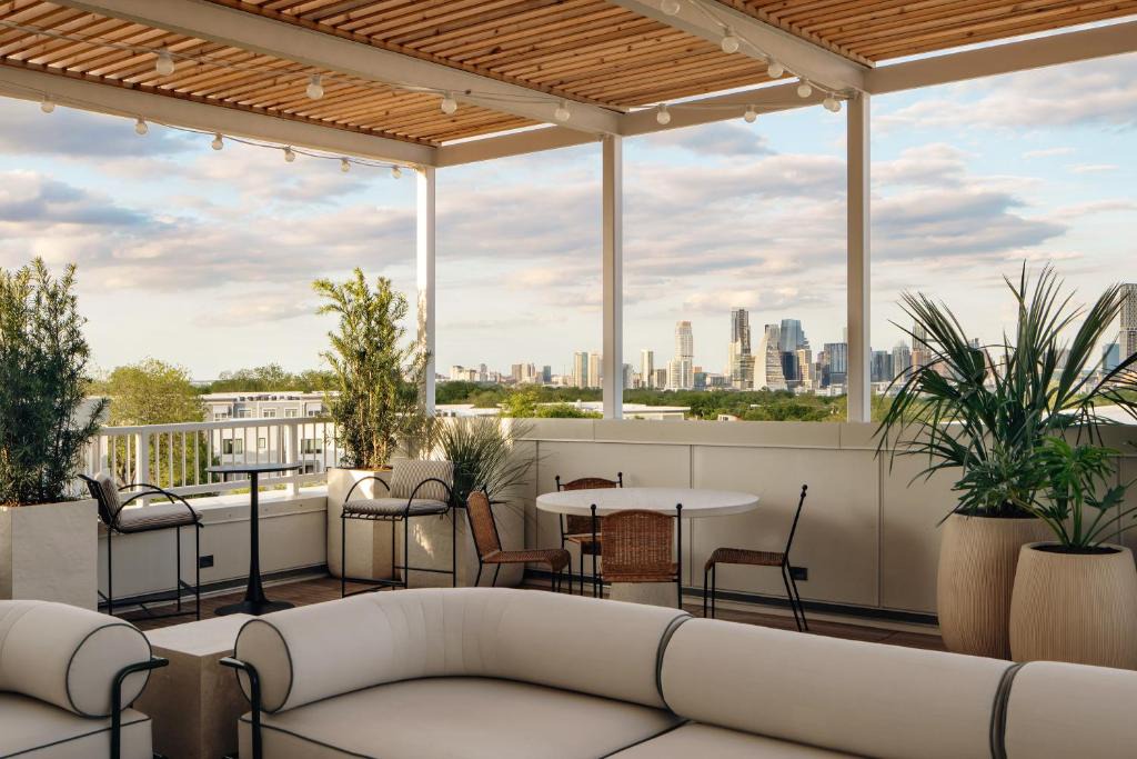 South Lamar Hotel | The Code Hotel