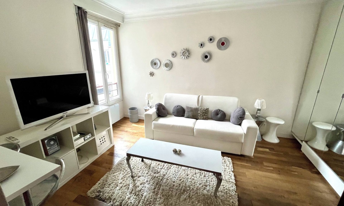 Quartier de la Goutte-d'Or Apartment | The comfortable studio Barbès Montmartre Paris