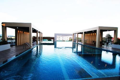Pluak Daeng Hotel | The Contrast i Hotel