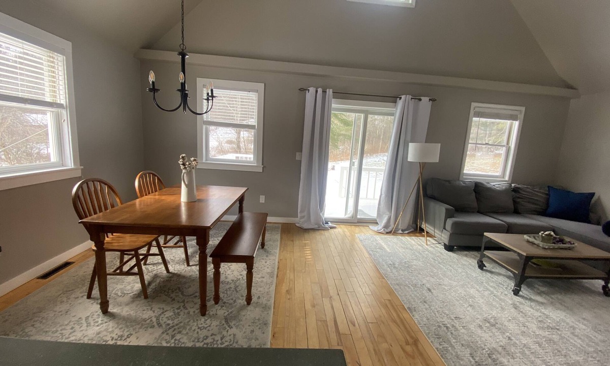 Williston South House | The Convenient Cape - Privacy, Hot Tub, Lots of space 5 minutes to I-89!