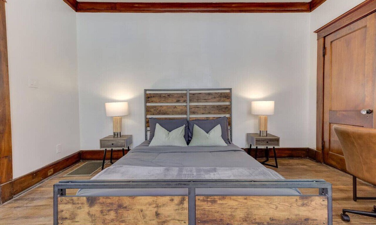 Cooper-Young Historic District Apartment | The Cooper Suite | Midtown Memphis