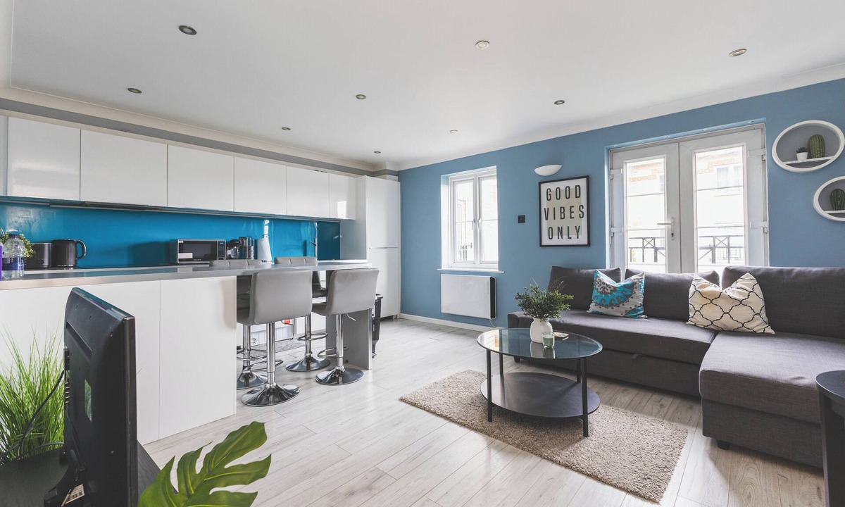 Newham Apartment | The Cosy Place,8 mins to City Airport,Free Parking
