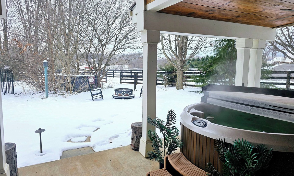 Hamilton Cottage | The Cottage at Firefly Cellars, cozy getaway in Loudoun wine country!