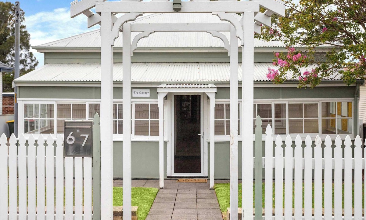 Shellharbour House | The Cottage - Shellharbour Village