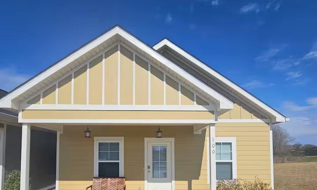 Midland City Cottage | The Cottages 2 2BR2BA Dothan Pet Friendly Gorgeous Pool, Pickle Ball court, Gym