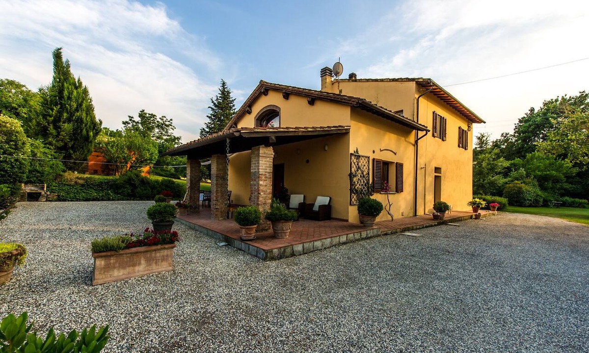Empoli House | The country house in the middle of a small valley verde'La home of the elms'