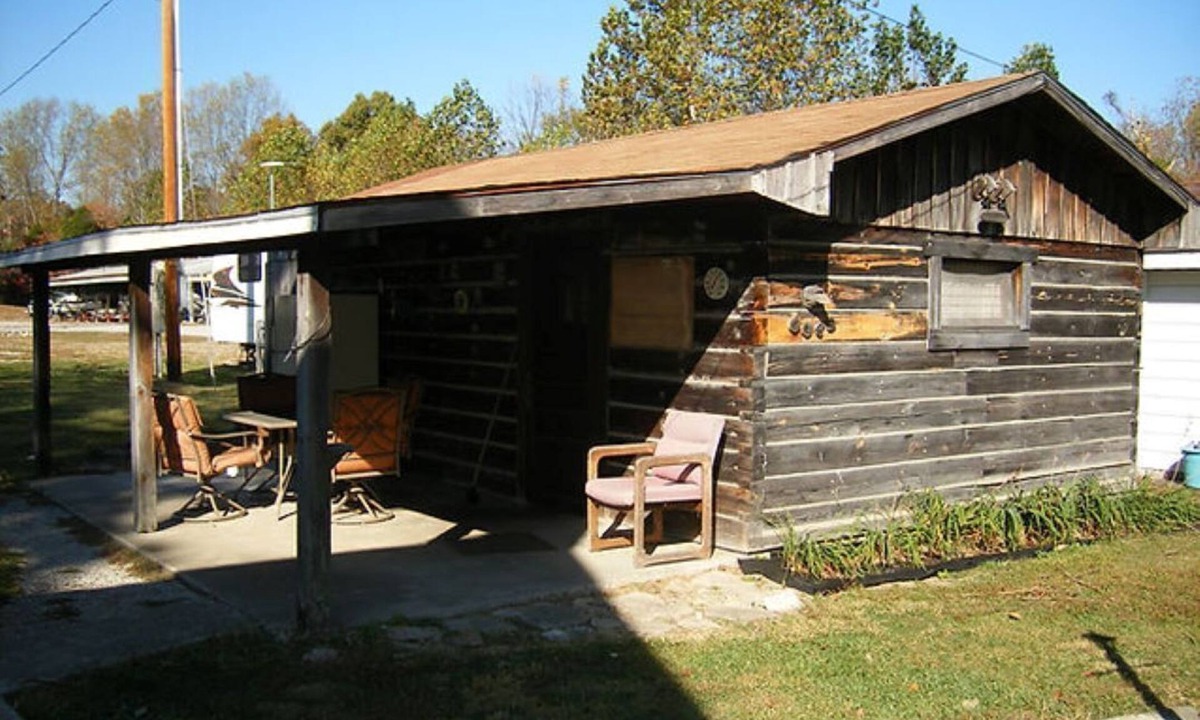 Taswell Cabin | The Cove RUSTIC BUNKHOUSE.30 seconds from Patoka Lake.sleeps 5
