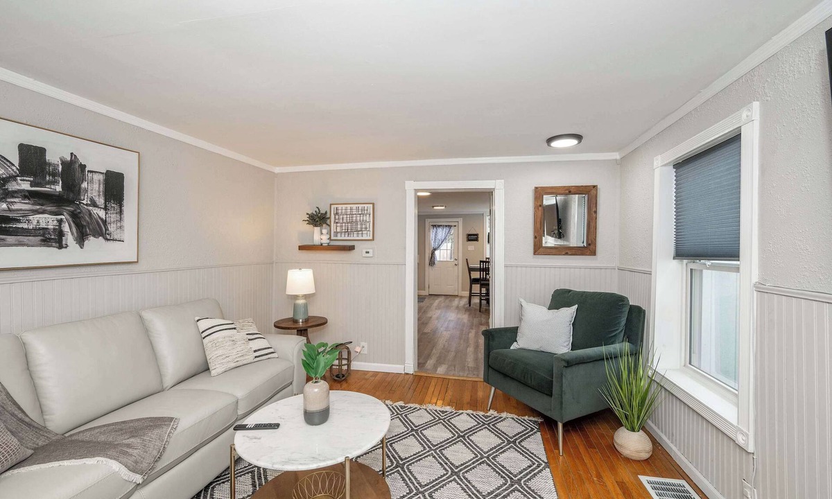 Latonia House | The Covington Cottage Modern 2 BDR Charmer