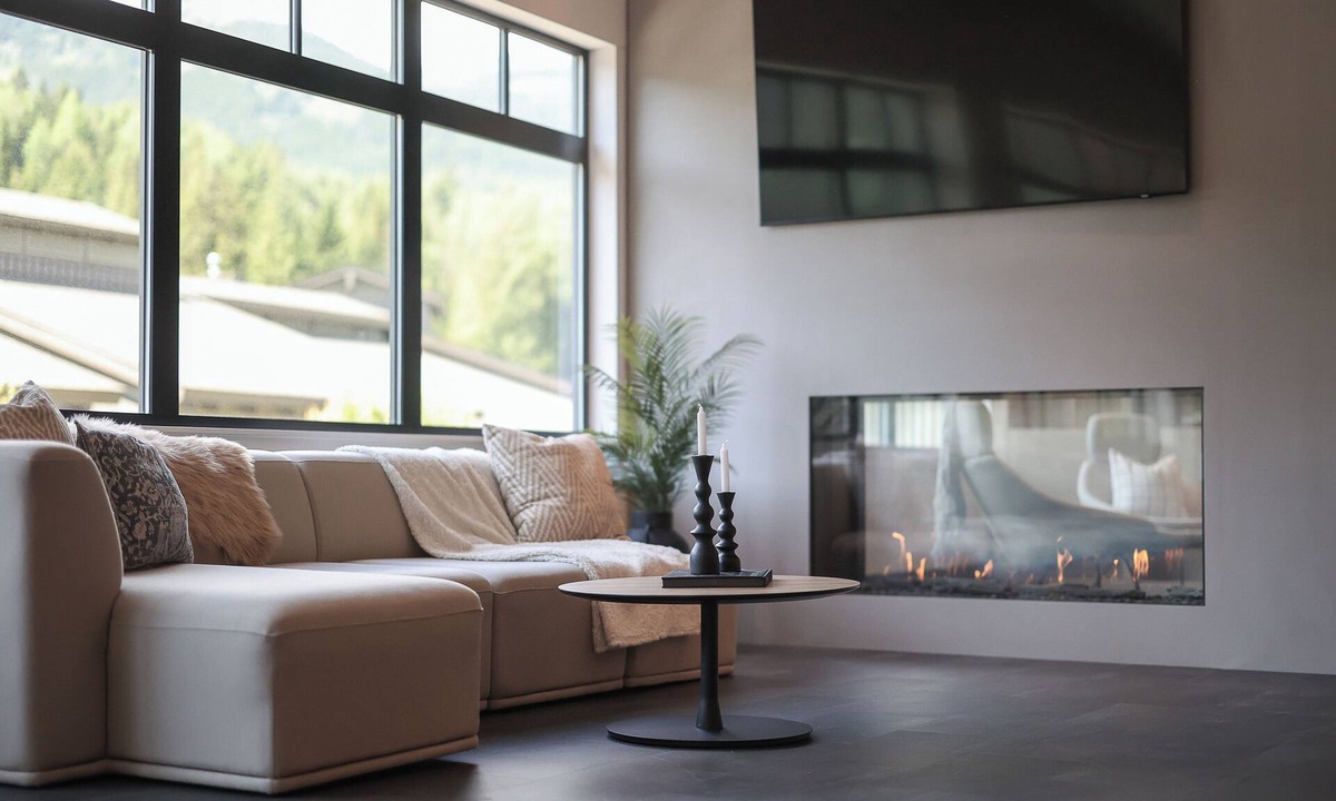 Rossland Apartment | The Crescent