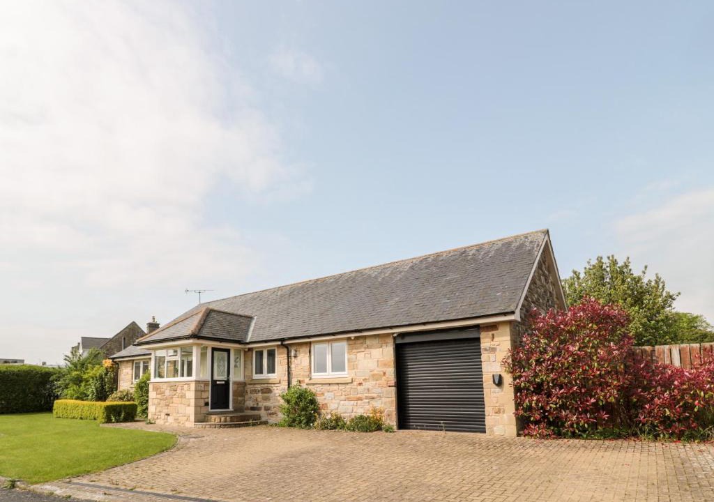 Longhoughton House | The Croft