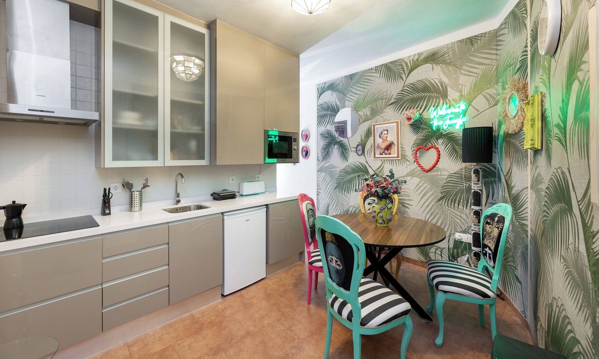Beiro Apartment | The Crown (1stRight)