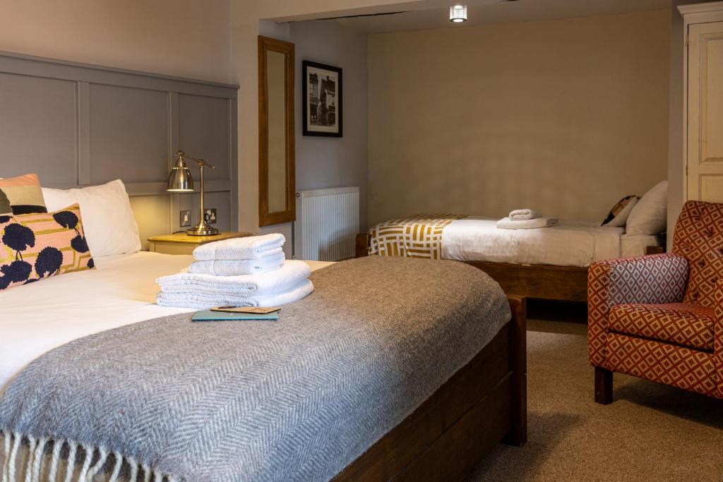 East Ilsley Hotel | The Crown & Horns