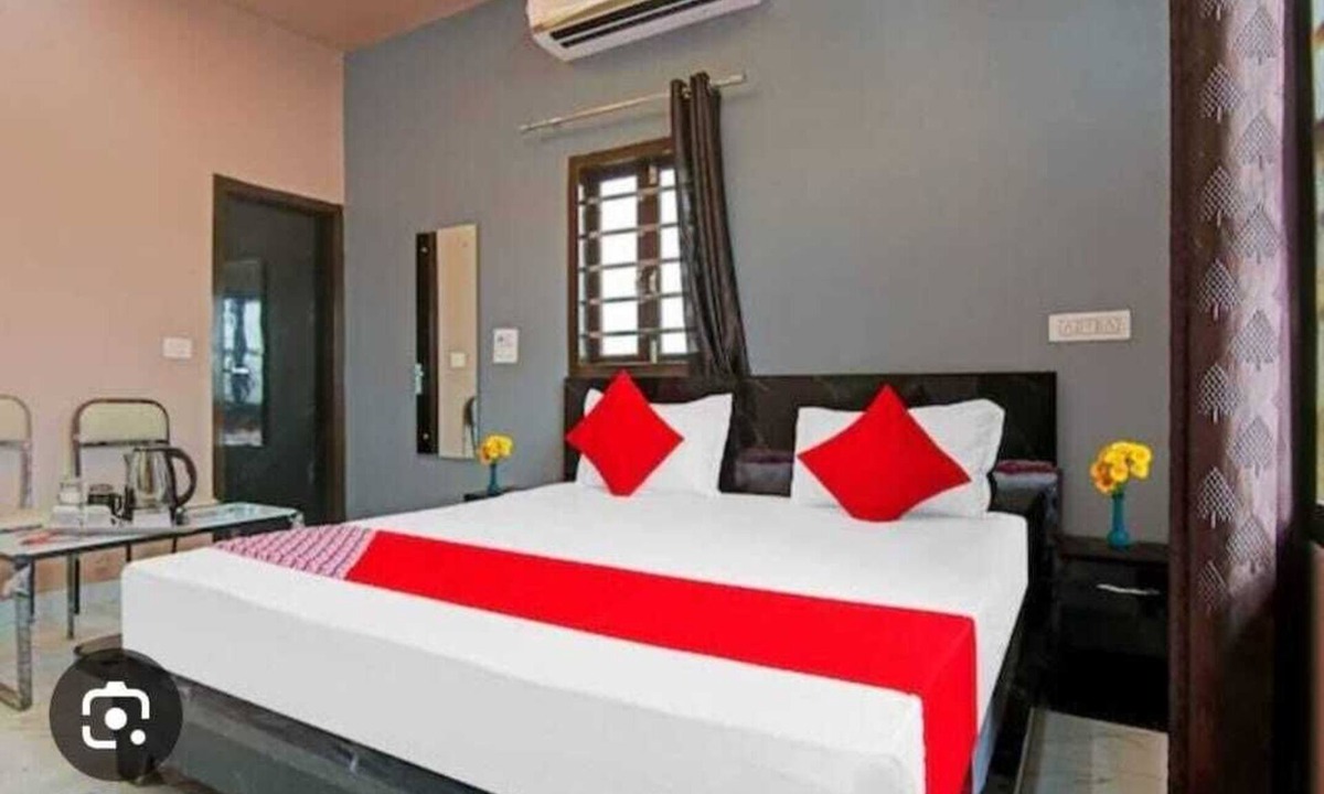Murthal Hotel | The Crown Hotel