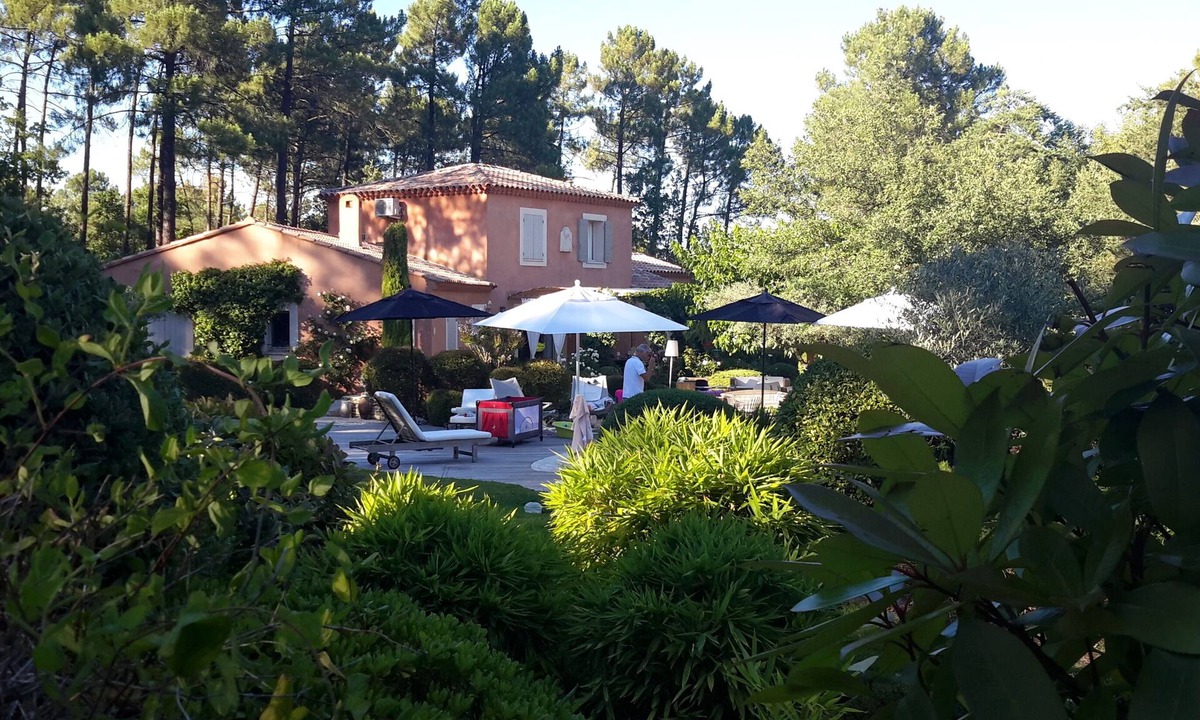 Roussillon House | The Cubs. A paradise in the Luberon near these beautiful hilltop villages.