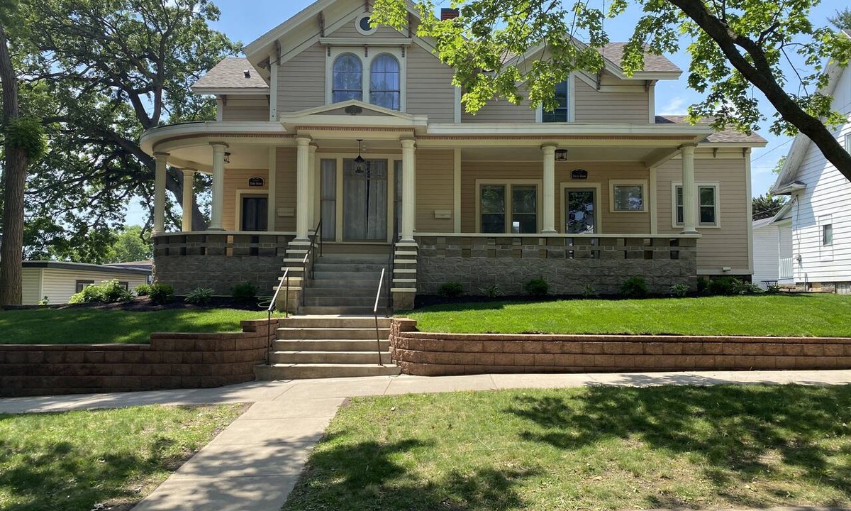 Eau Claire Apartment | The Davis Historic Home