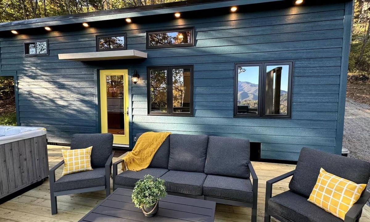 Waynesville Ski Chalet | The Deer Haven Tiny Home Near Asheville & Waynesville w/Hot Tub & Mtn Views