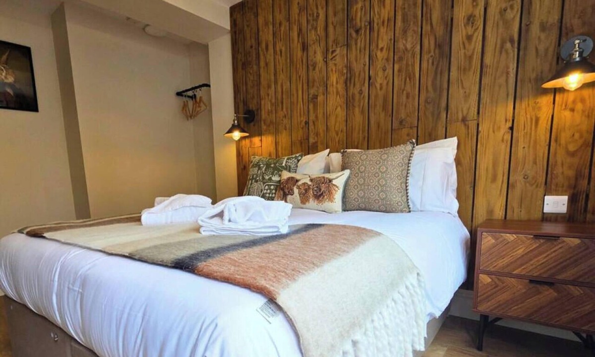 Dibden Purlieu Apartment | The Deluxe Hare - Room 2 - New Forest