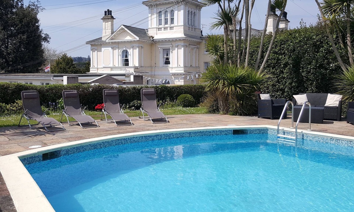 Torquay City Centre Hotel | The Devon Court