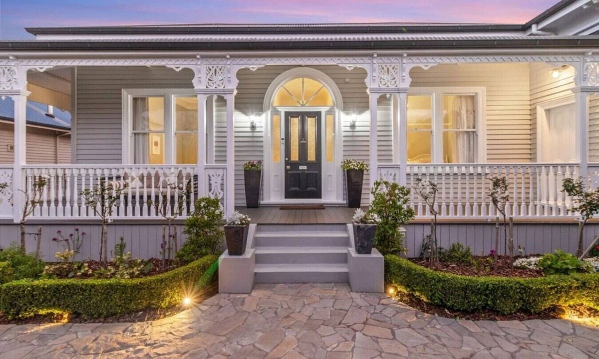 Devonport House | ⭐️ The Devonport Villa by Homello ⭐️| Hot Tub Sea Views Walk to Devonport Village