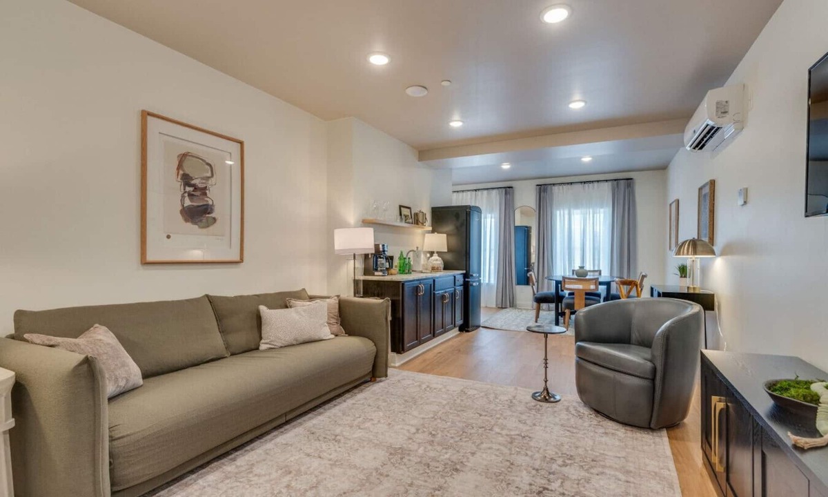 Elizabethton Apartment | The Downtown Post The Collin Suite