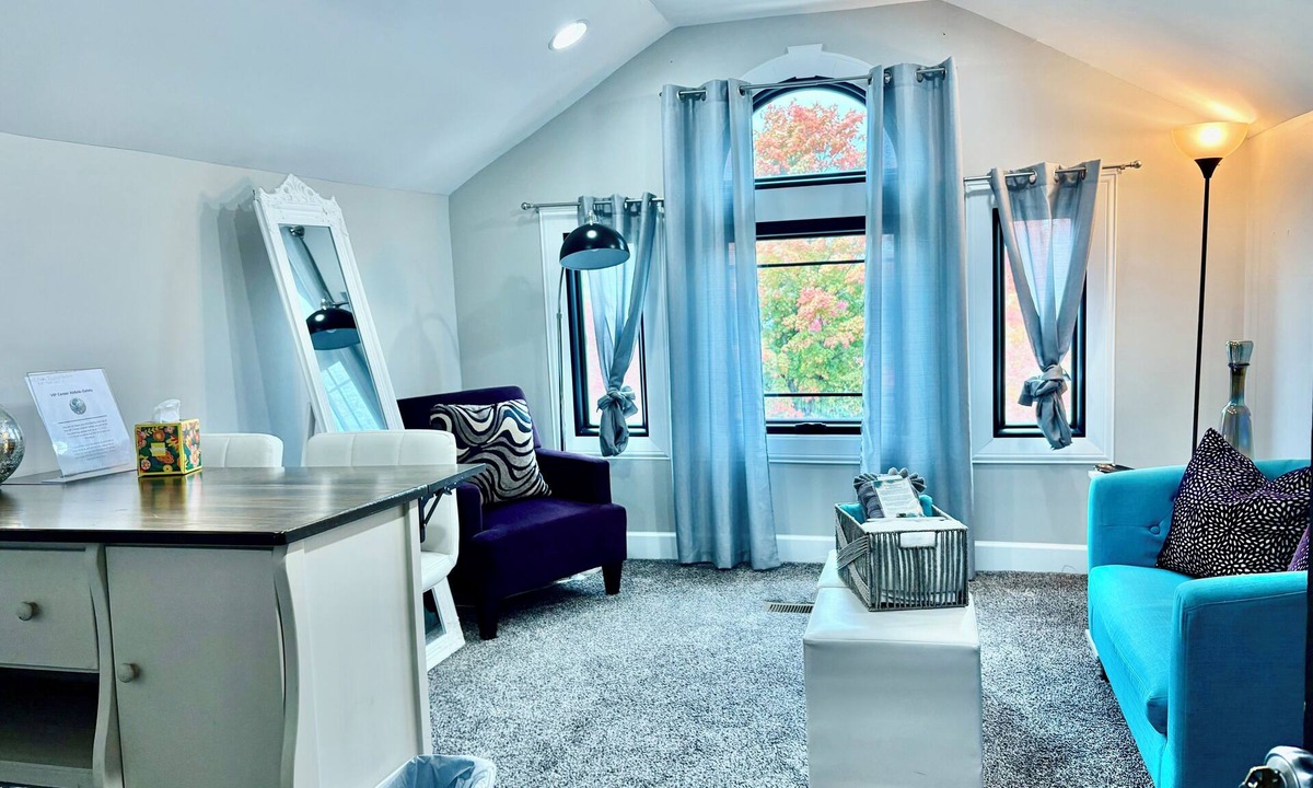 Mapleton/Fall Creek House | THE DREAM & SOLITUDE SUITE — QUIET TWO-ROOM STAY FOR WOMEN