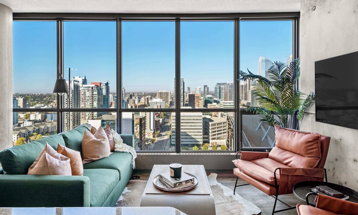 Victoria Park Condo | The Dropout | No Service Fees | Patio & BBQ | Gym