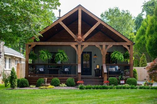 Rountree House | The Dryer House center city pet friendly home