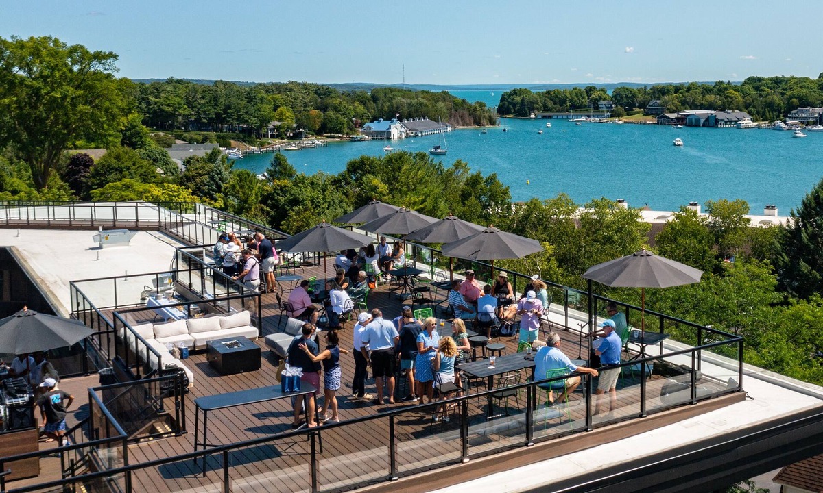 Charlevoix Hotel | The Earl