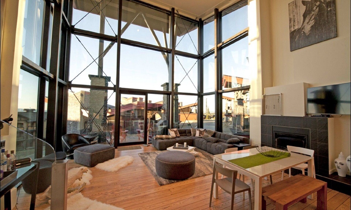 The Edge Ski Chalet | The Edge Chalet #9 - Big White - Winter Wonderland and Summer Fun - Room for 18