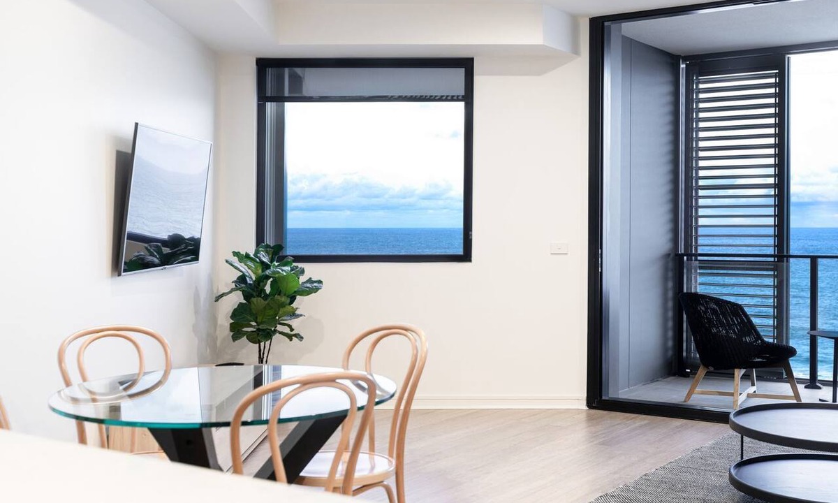Newcastle Apartment | The Edge - family apartment overlooking Newcastle Beach