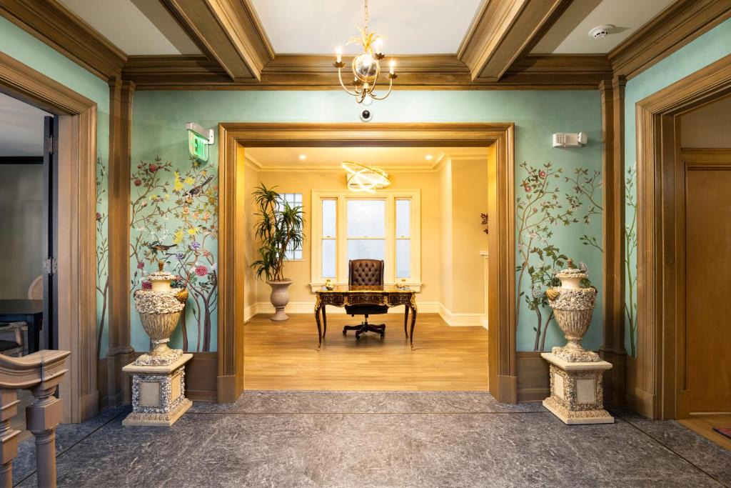 Buffalo Hotel | The Edward Buffalo