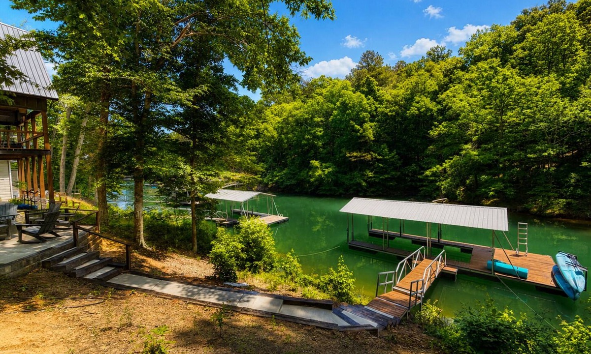 Jasper House | The Emerald Hideaway: Close to Dam & Marina - Few Steps To Water- Secluded Cove