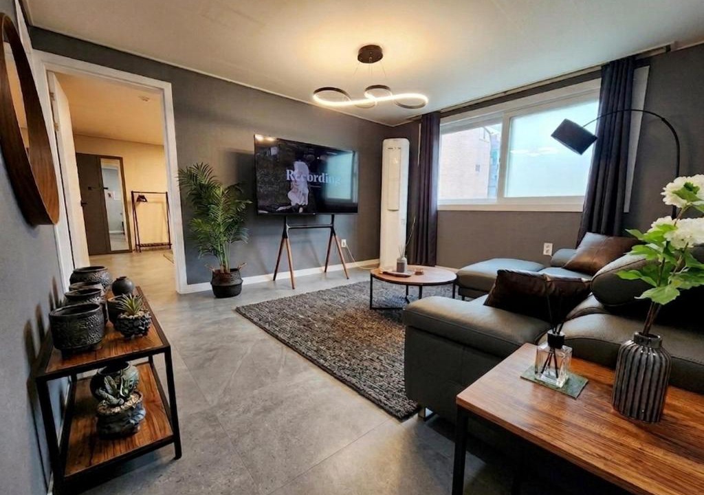 Mangwon-dong Apartment | The Enough