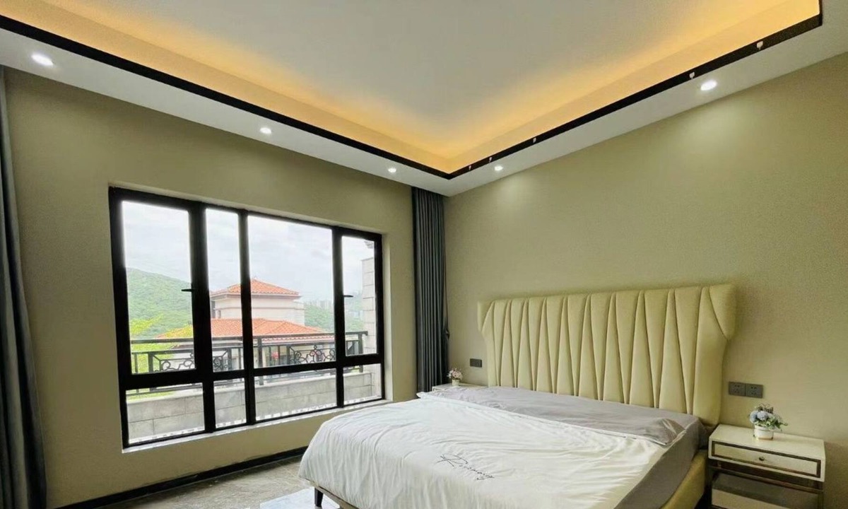 Futian CBD Apartment | The environment next to the park is beautiful