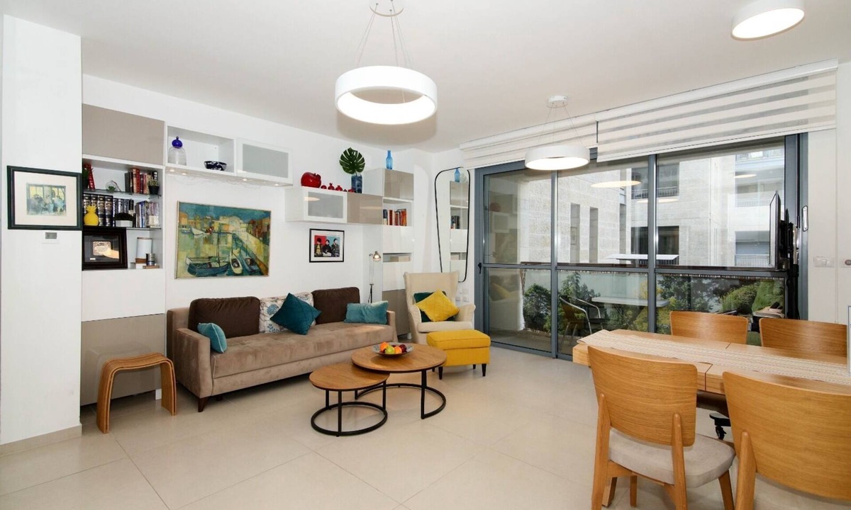 Emek Refaim Apartment | The Excellence : 2 BR in Baka - Great Location
