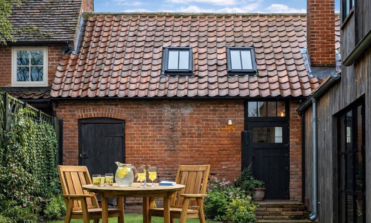Ipswich Cottage | The Farrier's Shop - a house that sleeps 6 guests in 3 bedrooms