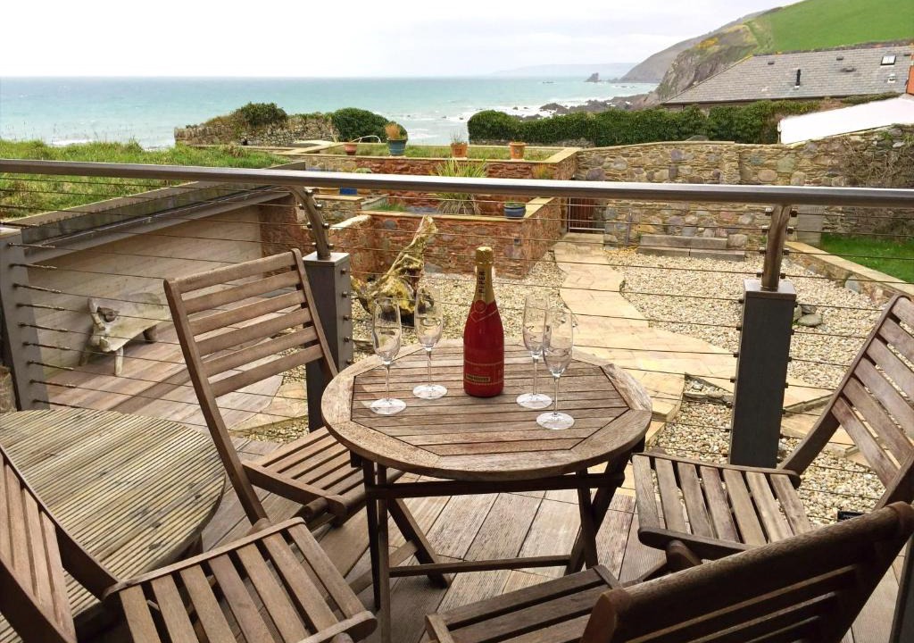 Portwrinkle House | The Fish Cellars - Luxury Holiday Cottage