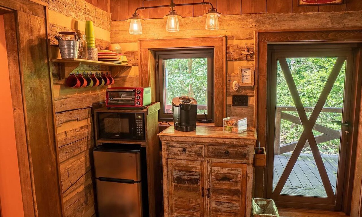 Goldbond Cabin | The Fishing Creek Cabin at Four Fillies Lodge