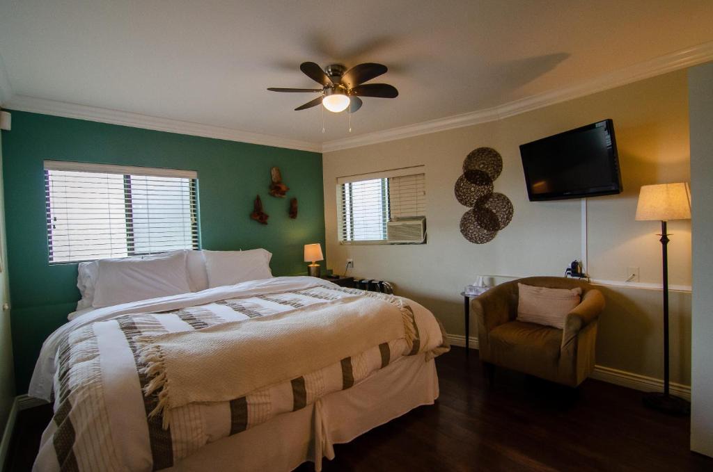 Deroche Bed & Breakfast | The Fraser River's Edge B&B Lodge