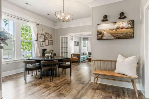 Troy House | The Frontier House