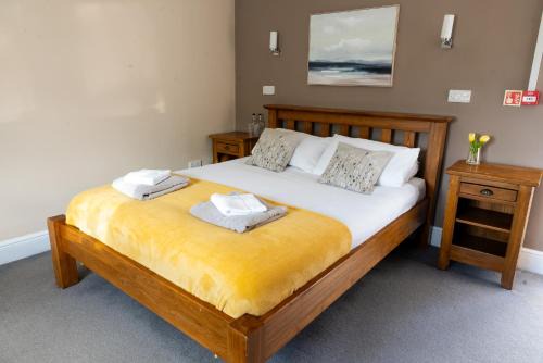 Hook Norton Hotel | The Gate Hangs High