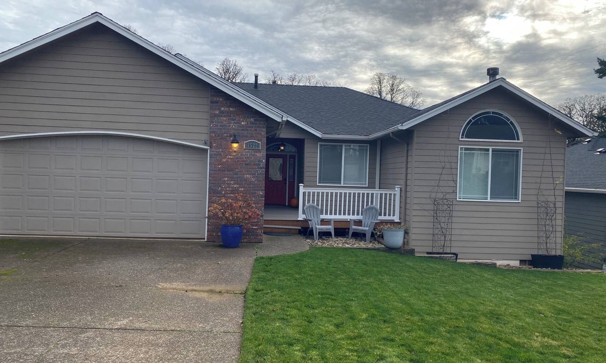 South Gateway House | The Gathering at Jonmart SE Salem 5-bedroom house tranquil with AC, fenced Yard.