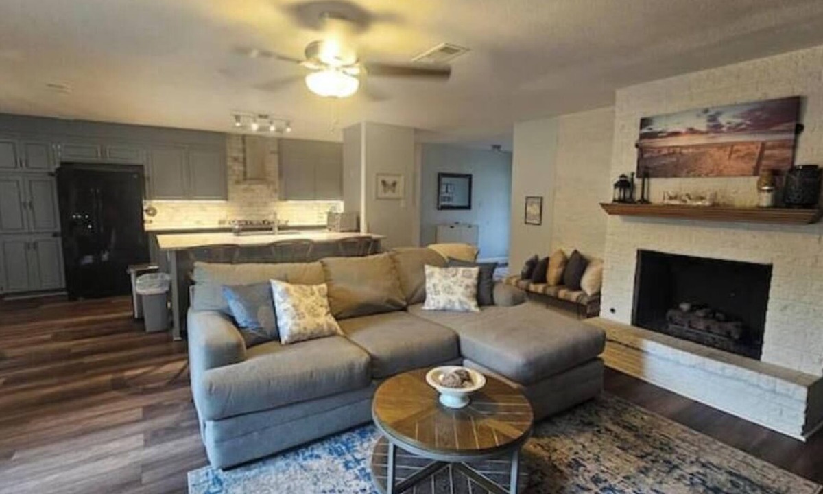 Euless House | The Gathering House