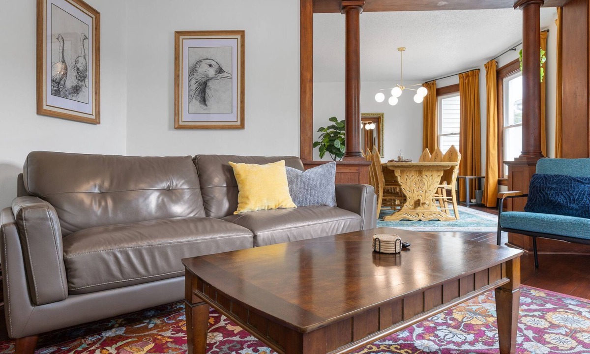 Mann Apartment | The Gilded Goose - spacious 4-bedroom with 10-minute walk to downtown Iowa City